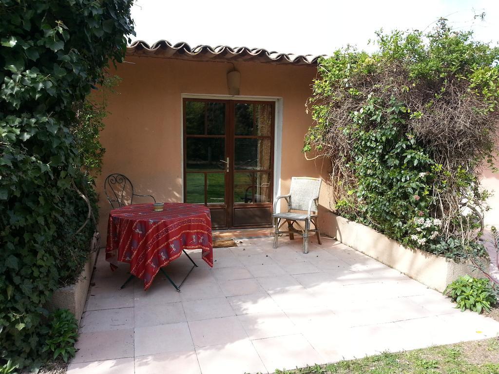 Bed and Breakfast Mas La Provence Л'Іль-сюр-ла-Сорг Номер фото