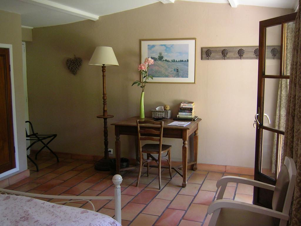 Bed and Breakfast Mas La Provence Л'Іль-сюр-ла-Сорг Номер фото